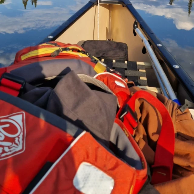 Dags för en leveransresa igen! Kanotkunder i Mellansverige: nu har ni chansen att möta upp och få en kanadensare från #esquifcanoes levererad längs E4an till Söderhamn som längst söderut under kommande helg. 
Följande kanoter I lager för omgående leverans:
Esquif 
*Prospecteur 15 green and red keelstripe 31500 kr
*Prospecteur 16 red keelstripe 32500 kr
*Pocket Canyon red 30500 kr
*Huron 15 red 29000 kr
*Huron 16 red 30000 kr
*Adirondack  blue 21500 kr

Kontakt och order info@canoeadventure.nu eller 070-542 51 10. Vh Oskar 

#canoeadventurenorth #canoeadventure #canoelife #kanadensare #opencanoe #canoe #råneå #norrbotten